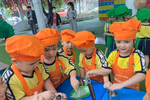 Trường Mầm non Nốt nhạc xanh (quận Liên Chiểu, TP Đà Nẵng) tổ chức Ngày hội dinh dưỡng với nhiều hoạt động trải nghiệm cho trẻ. 