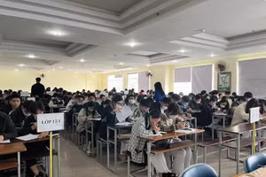 Học sinh Trường THCS - THPT Hiển Nhân tham gia tư vấn cho công tác chuẩn bị thi tốt nghiệp THPT. 