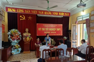 Đoàn kiểm tra của Ban chỉ đạo các kỳ thi tỉnh Yên Bái kiểm tra điểm thi tại huyện Lục Yên.