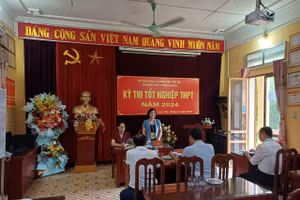 Đoàn kiểm tra của Ban chỉ đạo các kỳ thi tỉnh Yên Bái kiểm tra điểm thi tại huyện Lục Yên.