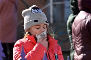 Hàng triệu trẻ em Ukraine rơi vào tình cảnh nguy hiểm do chiến tranh.