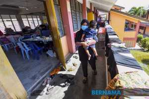 Một trường học Malaysia được trưng dụng làm trung tâm cứu trợ lũ lụt.