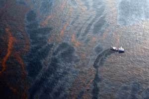 Ánh sáng Mặt trời làm sạch dầu tràn trên đại dương 