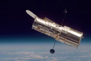 Kính viễn vọng không gian Hubble hoạt động trên quỹ đạo năm 1997. Ảnh: NASA