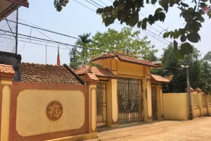 Nhà thờ Nguyễn Hữu thôn Gia Miêu, nơi giữ tấm bia mộ Hằng quận công Nguyễn Hữu Vĩnh.