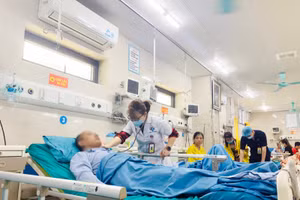 Bệnh nhân rơi vào tình trạng tiền hôn mê sau khi bị ong đốt. Ảnh: BVCC.