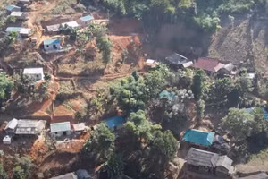 Những căn nhà mới giúp thay đổi diện mạo rẻo cao Điện Biên Đông.