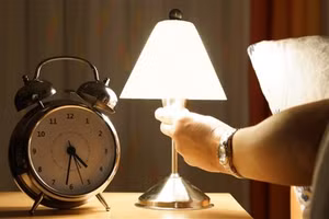 Việc tiếp xúc với ánh sáng vừa phải khi ngủ có thể dẫn đến những thay đổi sinh lý.