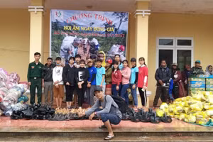 Anh Sáu thường xuyên vận động kinh phí từ người thân, bạn bè để ủng hộ người nghèo.