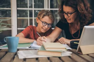 Nhiều phụ huynh Pháp muốn giáo dục con cái tại nhà.