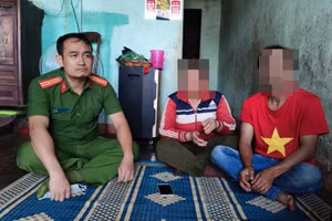 Gia đình chị L. mong ngóng, hy vọng con được trở về Việt Nam.