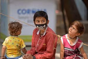 Hơn 75.000 trẻ em Ấn Độ mồ côi cha mẹ vì dịch Covid-19.