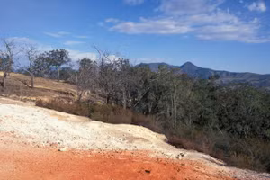 Núi Cháy trở nên cằn cỗi vì ngọn lửa ngầm hoạt động suốt 6.000 năm.