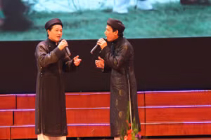 Cặp nghệ nhân Phú Hiệp (bên trái) - Đăng Nam. Ảnh: TG.