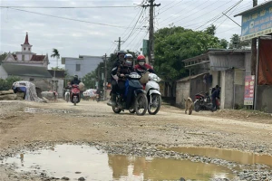 Tuyến đường đang thi công dở dang.