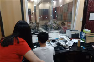 Dùng phần mềm để xác định điểm đến tránh tắc đường.