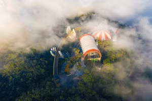 Khu du lịch Sun World Ba Na Hills nhìn từ trên cao.