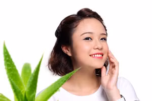 Trị mụn trứng cá phải theo hướng dẫn của bác sĩ. Ảnh minh họa