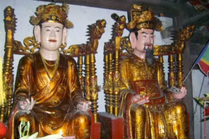 Tượng thờ Thượng tướng Thái sư Trần Quang Khải và Công chúa Phụng Dương tại làng Cao Đài, xã Mỹ Thành, huyện Mỹ Lộc, tỉnh Nam Định. 