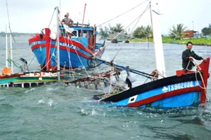 Hệ thống giám sát mực nước tự động và xử lý lượng nước cảnh báo giúp ngư dân tránh rủi ro khi đánh bắt xa bờ.