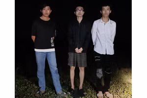 Ba đối tượng bị lực lượng Biên phòng bắt giữ ngày 19/4/2022.