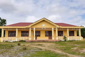 Điểm trường thôn Rào Trường nằm ở vị trí trung tâm của thôn Rào Trường phải bỏ hoang suốt hơn 5 năm nay vì không có học sinh đến học.