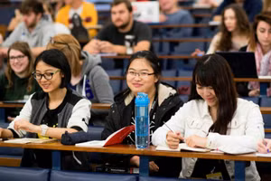 Sinh viên quốc tế mang lại nguồn tài chính dồi dào cho các trường đại học Anh.