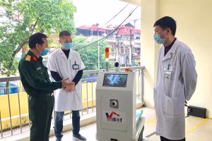 Robot hỗ trợ trong điều trị bệnh nhân mắc Covid-19.