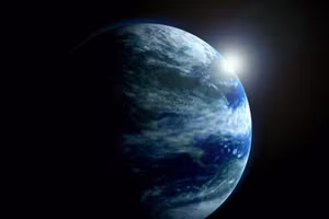 Trái đất chịu tác động của ánh sáng Mặt trời thông qua thời gian quay quanh nó.