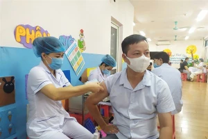 Cần duy trì tiêm vắc-xin Covid-19 hằng năm để theo kịp sự biến đổi của virus.