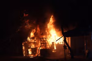 Vì tranh chấp đất, Khá đã phóng hỏa thiêu chết gia đình em vợ.