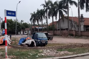 Khu vực bảo vệ II của di tích bị đập phá và xây lùi tường bao vào trong.