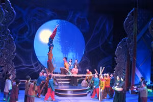 Vở diễn với sự liên kết của nhiều đơn vị, nghệ sĩ làm đa dạng và tăng hiệu quả nghệ thuật.