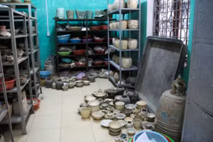 Nhiều địa phương cổ vật bị xếp kho vì không có chỗ trưng bày. Ảnh: IT.