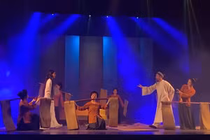 Hình ảnh chiếc chiếu xuất hiện xuyên suốt vở cải lương.