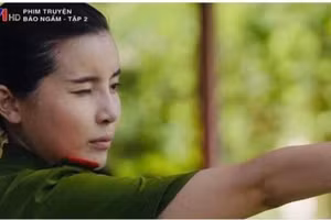 Cảnh thiếu úy Hạ Lam bắn súng gây thắc mắc cho người xem..