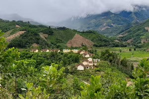 Khu tái định cư Vương – Xô Luông chỉ còn lác đác vài gia đình bám trụ.