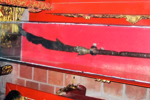 Thanh Long đao đang được trưng bày tại Khu tưởng niệm Vương triều Mạc, ở xã Ngũ Đoan (huyện Kiến Thụy).