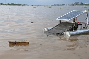 Máy vớt rác được tiến hành thử nghiệm ngoài thực địa.