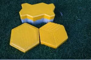 Gạch ngói được sản xuất từ nhựa phế thải và cát.