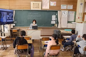 Trường Tiểu học Horihana tổ chức học kết hợp trực tuyến và trực tiếp.