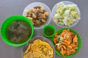 Bữa ăn của sinh viên tại Trung tâm.