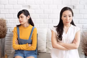 Khi con cái không lắng nghe, la mắng hay trừng phạt không giúp ích được gì. (Ảnh: ITN).