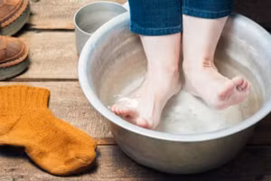 Ngâm chân thường xuyên cực tốt nhưng đại kỵ với những người sau