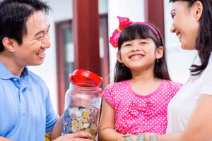 Lọ đựng trong suốt sẽ cho con thấy tiền của con đang tăng lên như thế nào. (Ảnh: ITN).