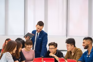 Sinh viên có nhiều cơ hội việc làm trong ngành Khoa học Dữ liệu và Trí tuệ Nhân tạo 