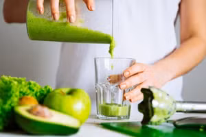 Bổ sung thực phẩm hữu cơ giúp bạn thải độc. (Ảnh: ITN)