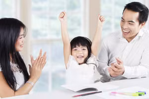 Mặt trái của việc khen con quá đà