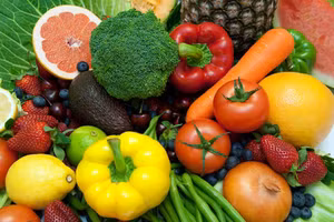 Mỗi bữa ăn đều nên bổ sung nhiều rau, đặc biệt là một số loại rau có tác dụng chống ung thư. (Ảnh: ITN)