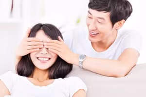 Đặt nhu cầu của vợ lên hàng đầu thể hiện rằng bạn tôn trọng cô ấy và nhu cầu của cô ấy cũng rất quan trọng đối với bạn. (Ảnh: ITN).